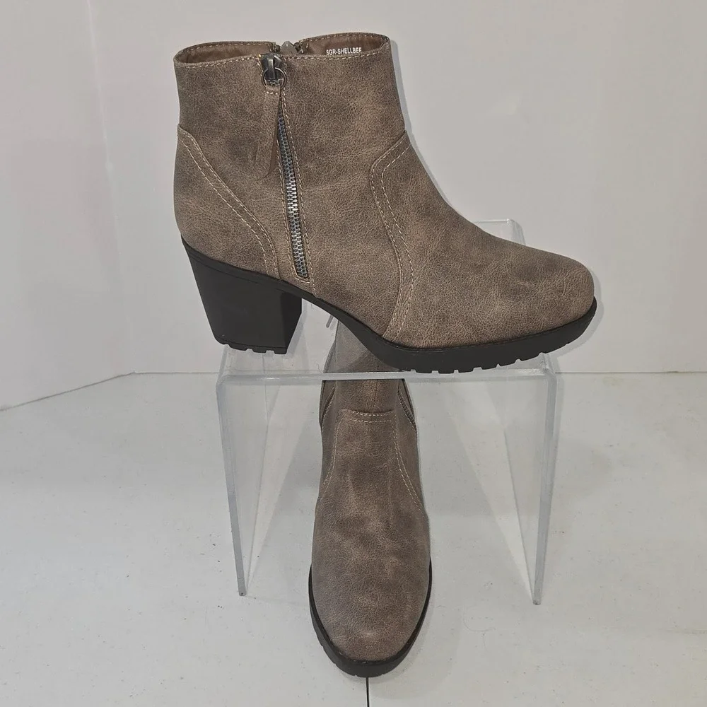 Sugar Shellbee Taupe Distressed Ankle Boots Womens 8.5M Chunky Heel Lug Sole Zip